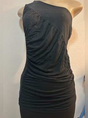 Flounce women’s Y2K Black One-Shoulder top size M